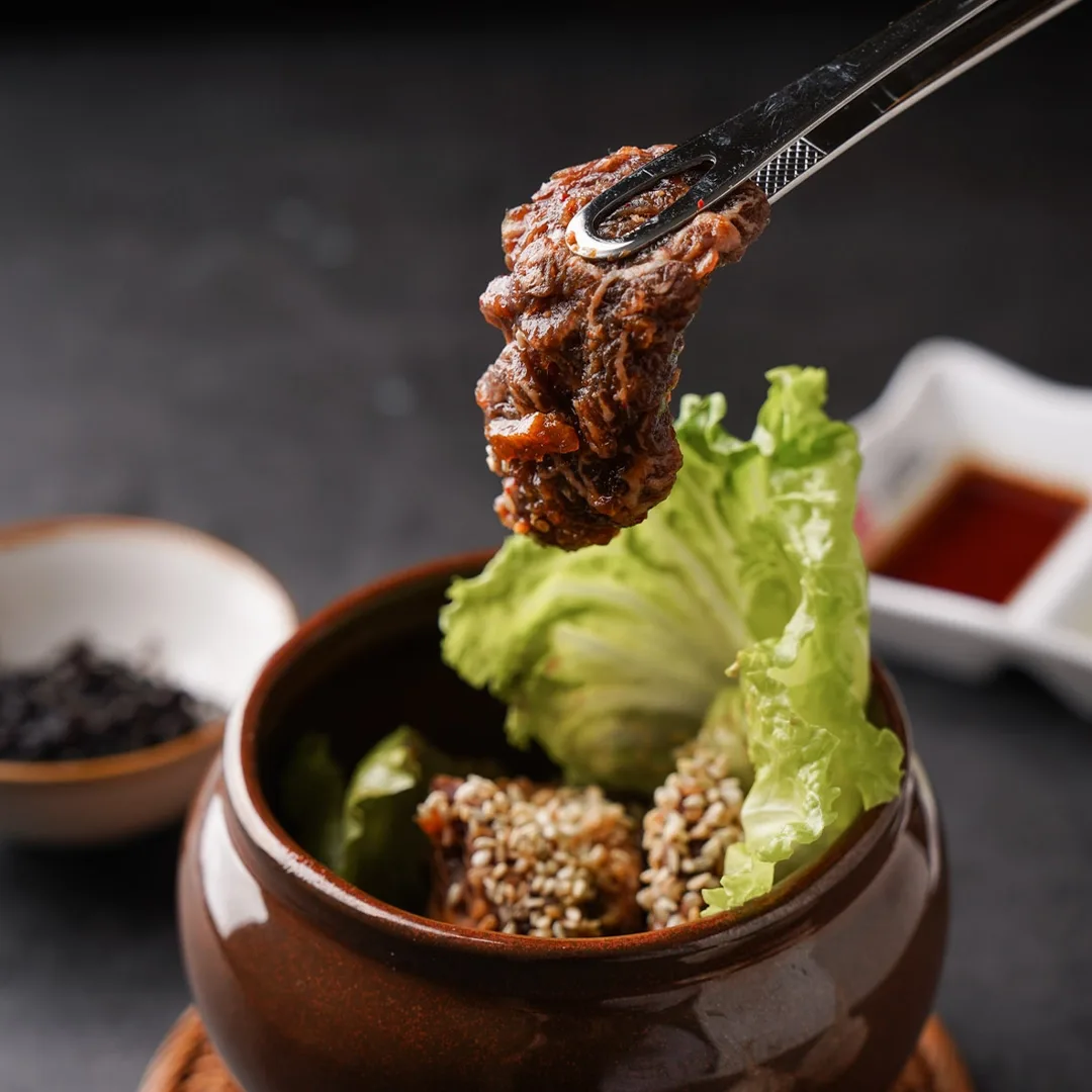 MIKOSHI YAKINIKU 料理與空間