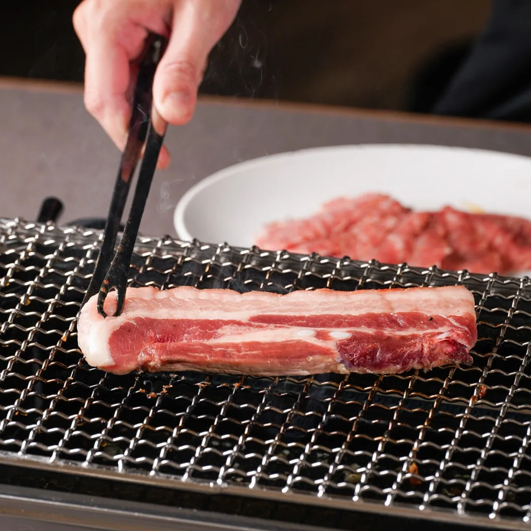 MIKOSHI YAKINIKU 料理與空間